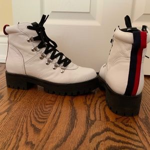 Like new Steve Madden Leather Combat Boots size 9.5
